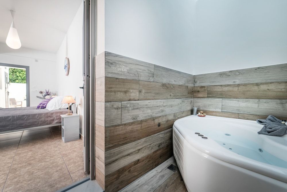 Ladas Pyrgos Enjoy Studio with Spa Bath 5