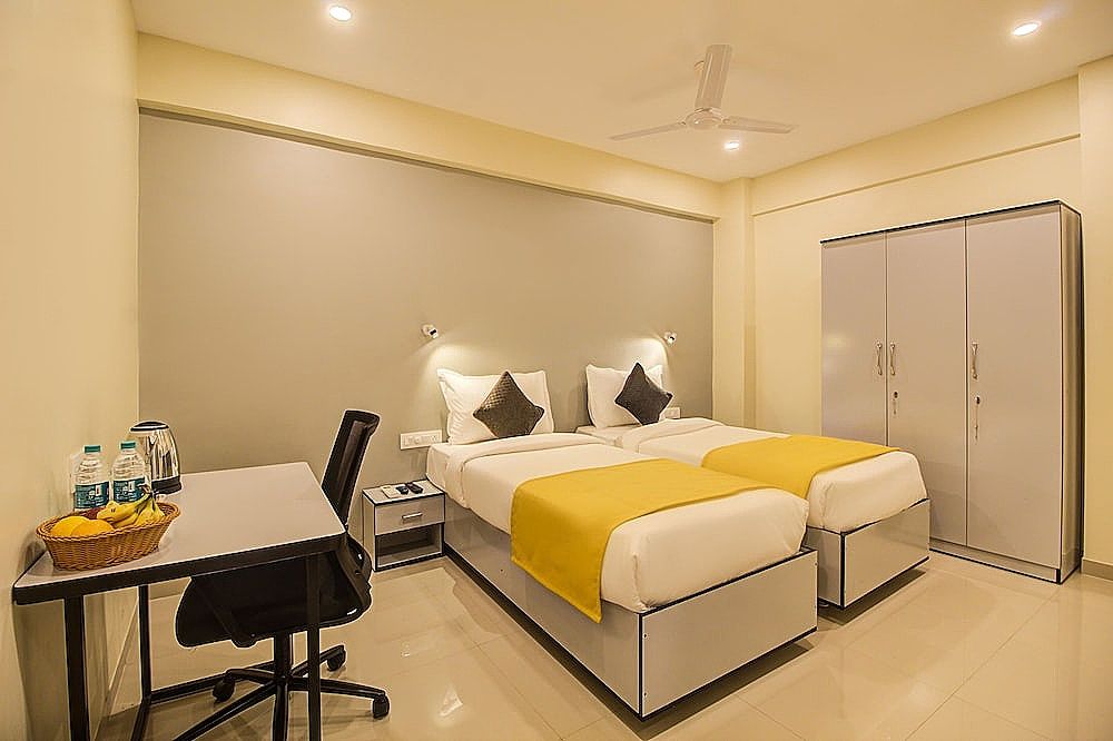Housemate Hotels Deluxe Twin Room