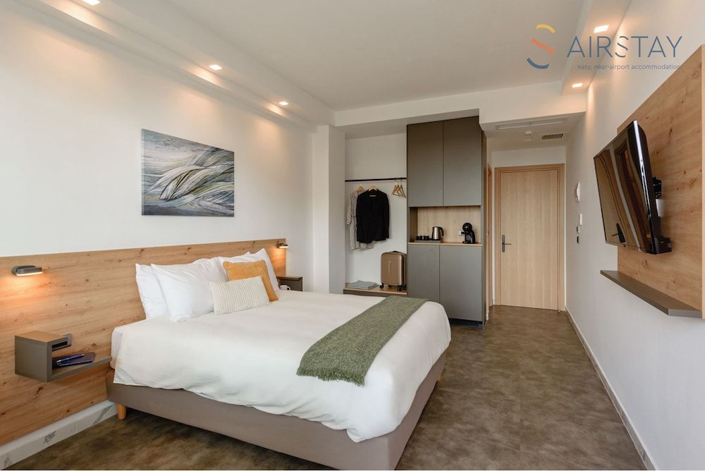 Superior Room, 1 Queen Bed, First Floor Balcony, City View