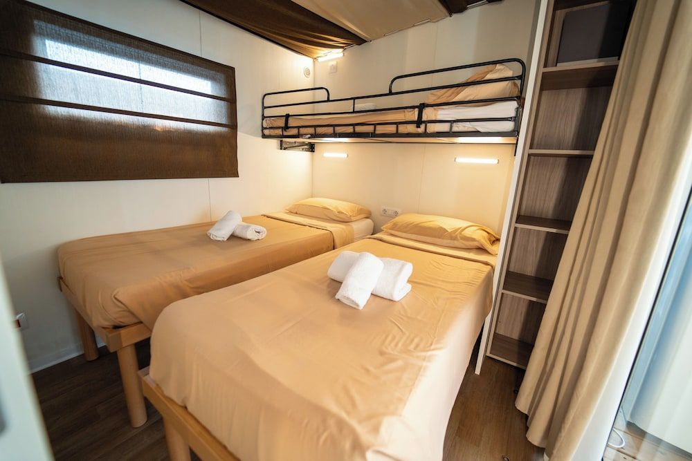 Basic Mobile Home, 2 Bedrooms