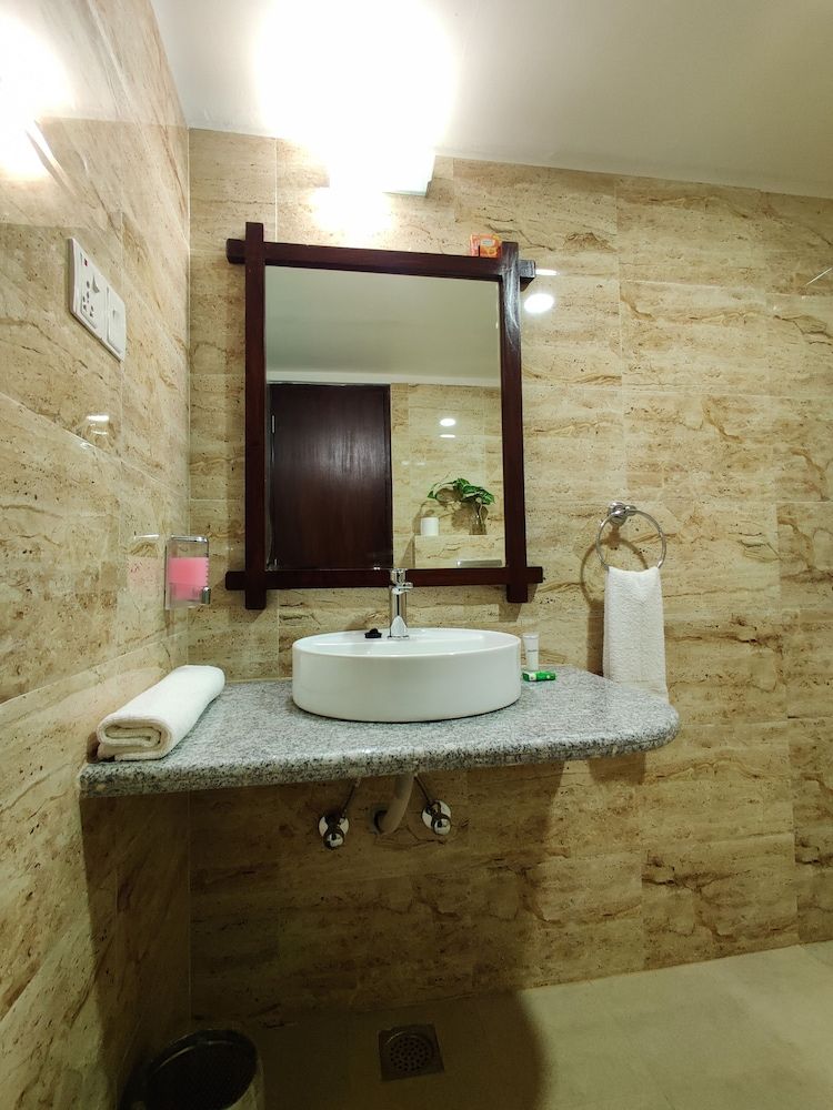 Bandipur Village lnn Deluxe Room 11