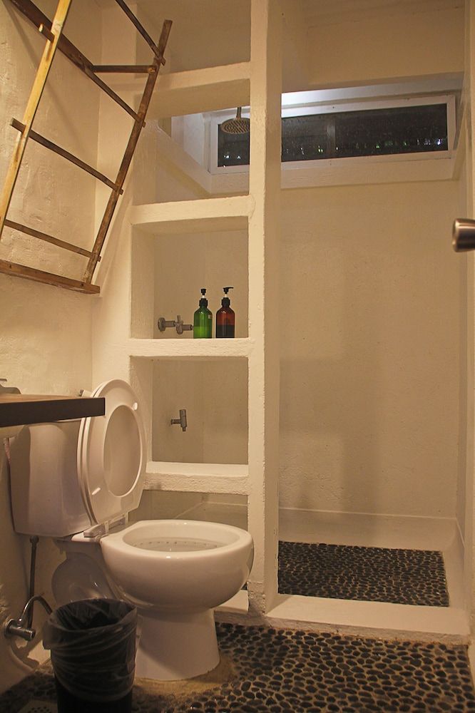 The Lazy Dog Bed & Breakfast Basic Double Room, 1 Queen Bed 7