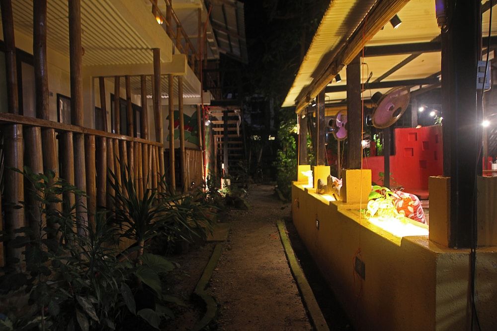 undefined The Lazy Dog Bed & Breakfast 10