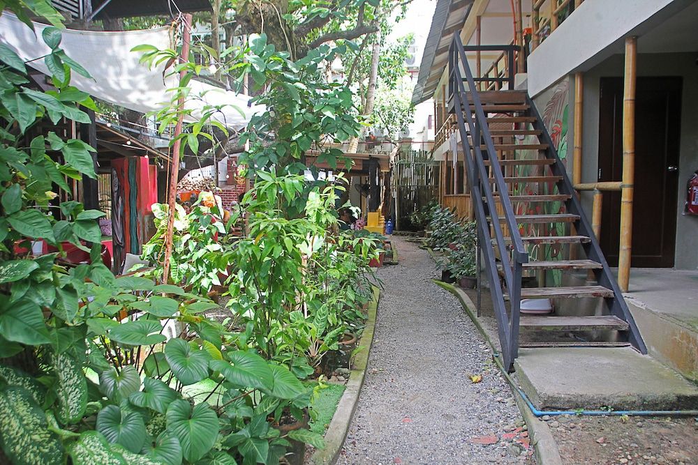 undefined The Lazy Dog Bed & Breakfast 3