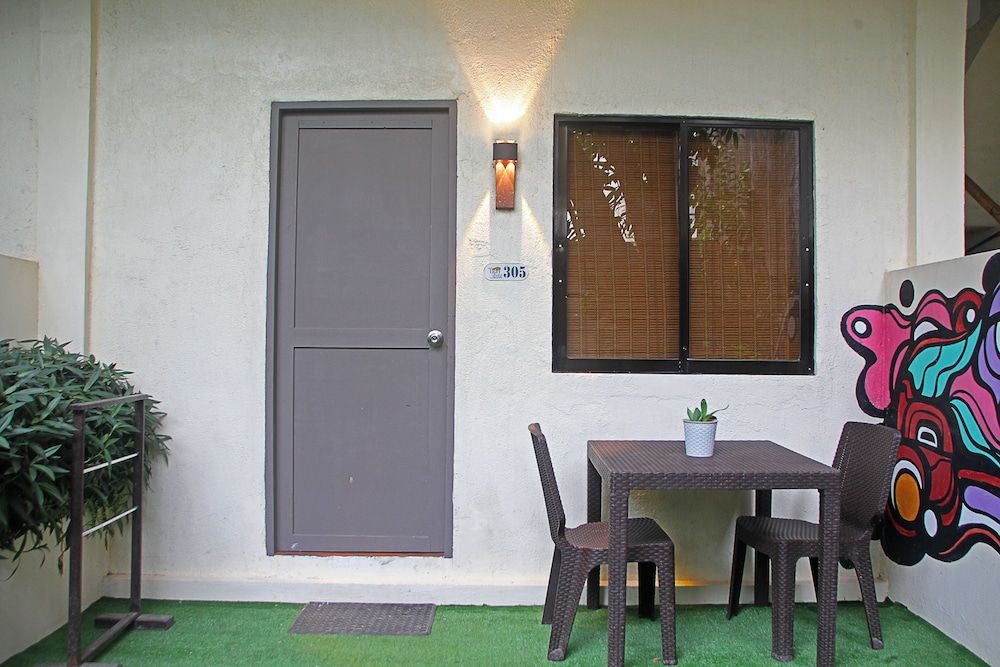 undefined The Lazy Dog Bed & Breakfast 2