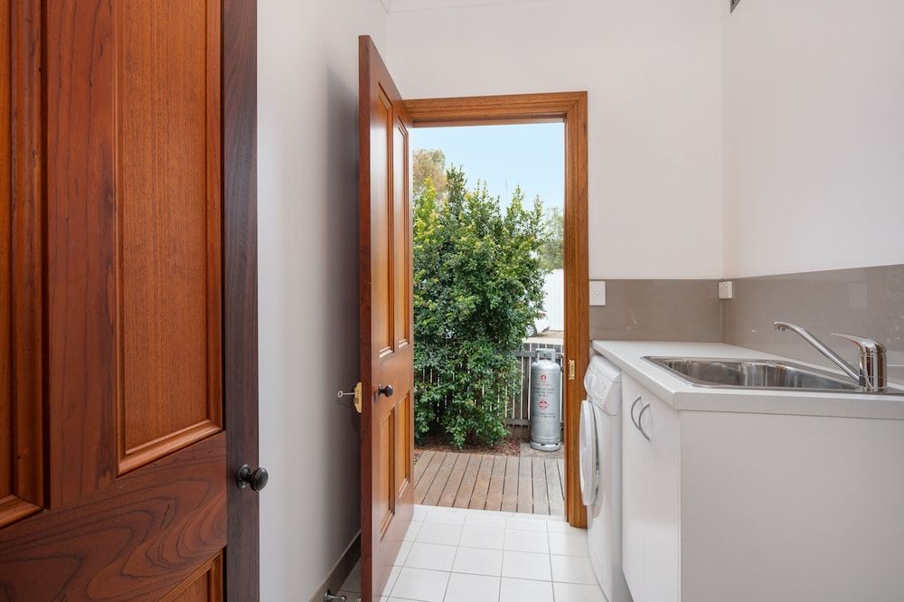 Telegraph Station Premium Studio 6