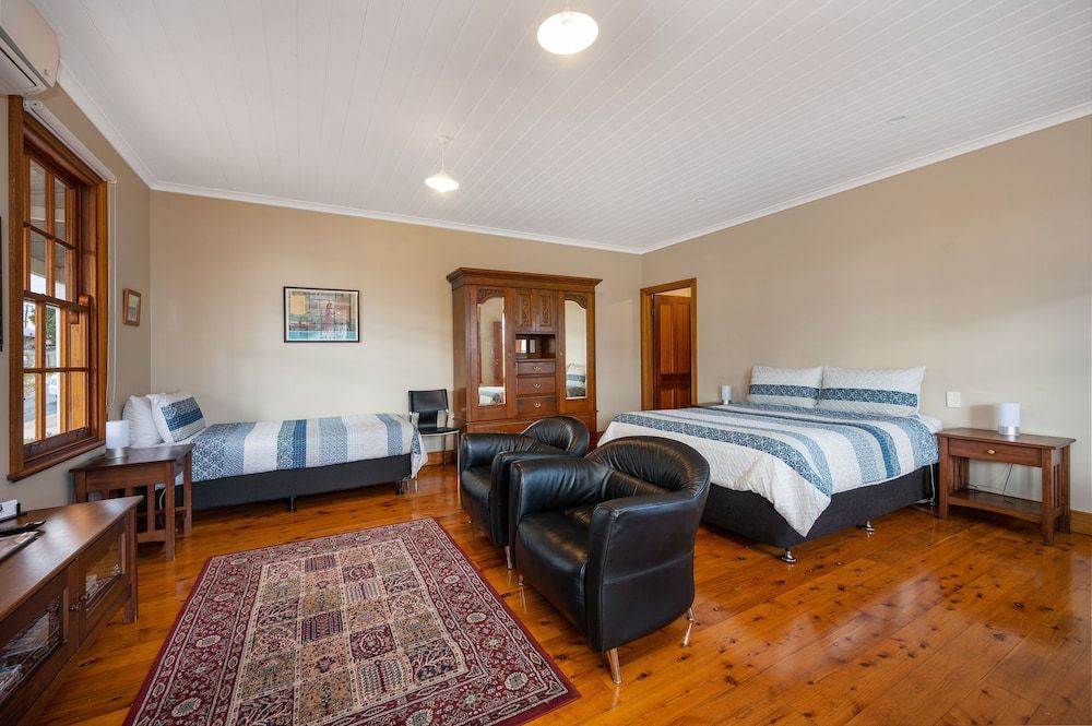 Telegraph Station Premium Studio 2