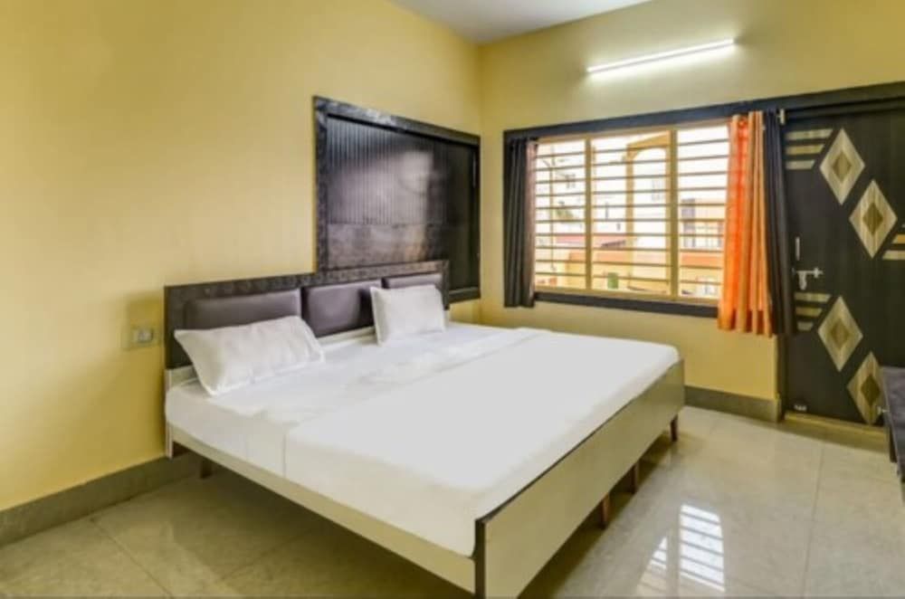undefined Goroomgo Moon CT Road Puri 6