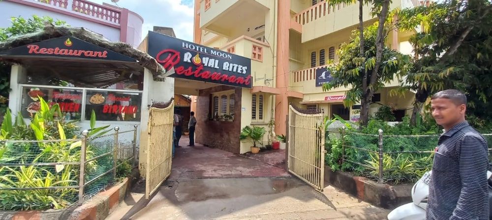 undefined Goroomgo Moon CT Road Puri 5