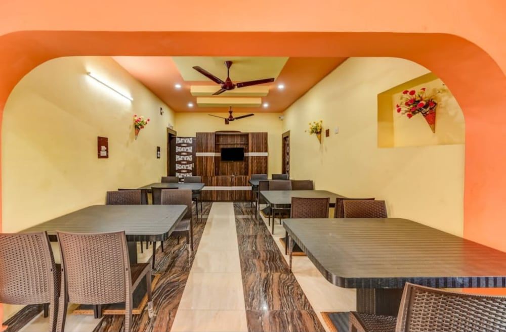 undefined Goroomgo Moon CT Road Puri 4