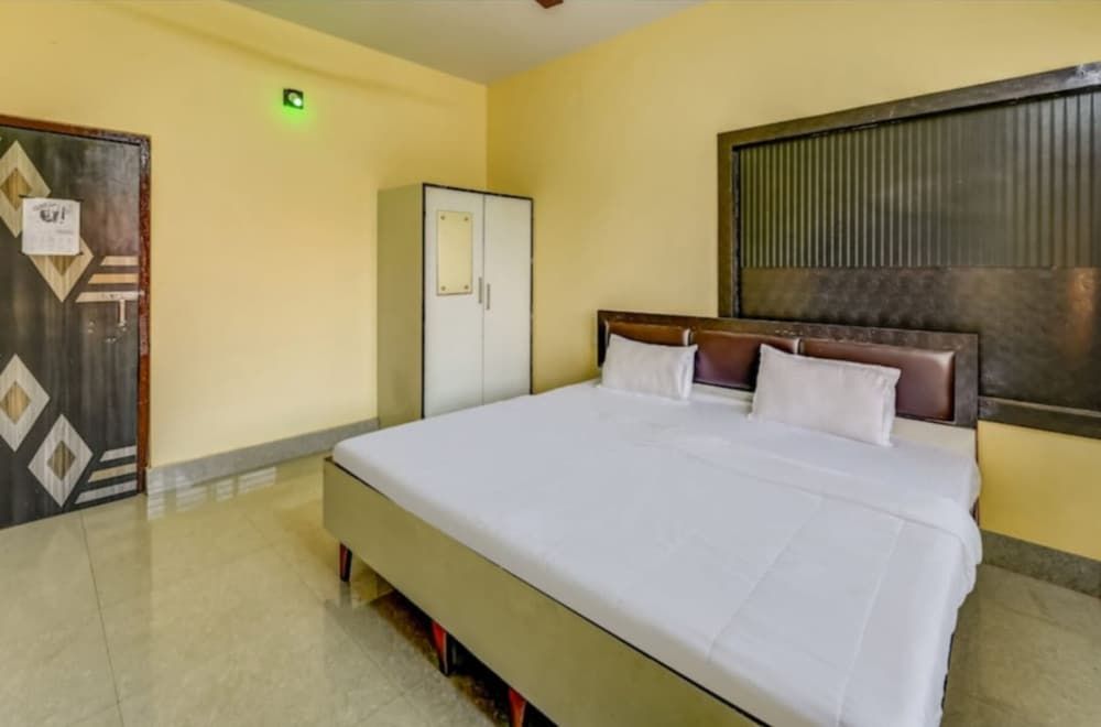 undefined Goroomgo Moon CT Road Puri 8
