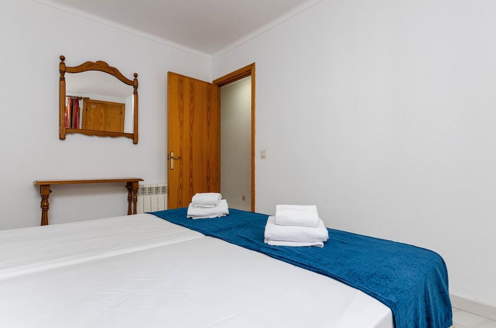 Apartment, 2 Bedrooms, Balcony, Partial Ocean View