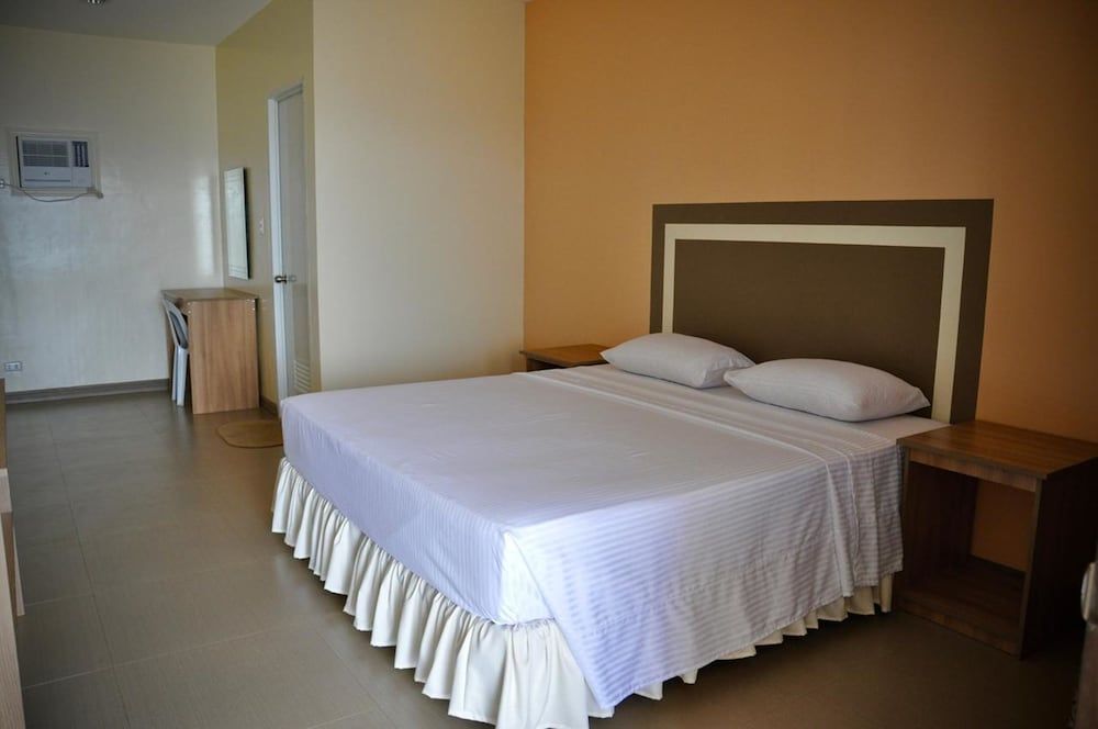 Matutinao Beach King Room with Sea View 2