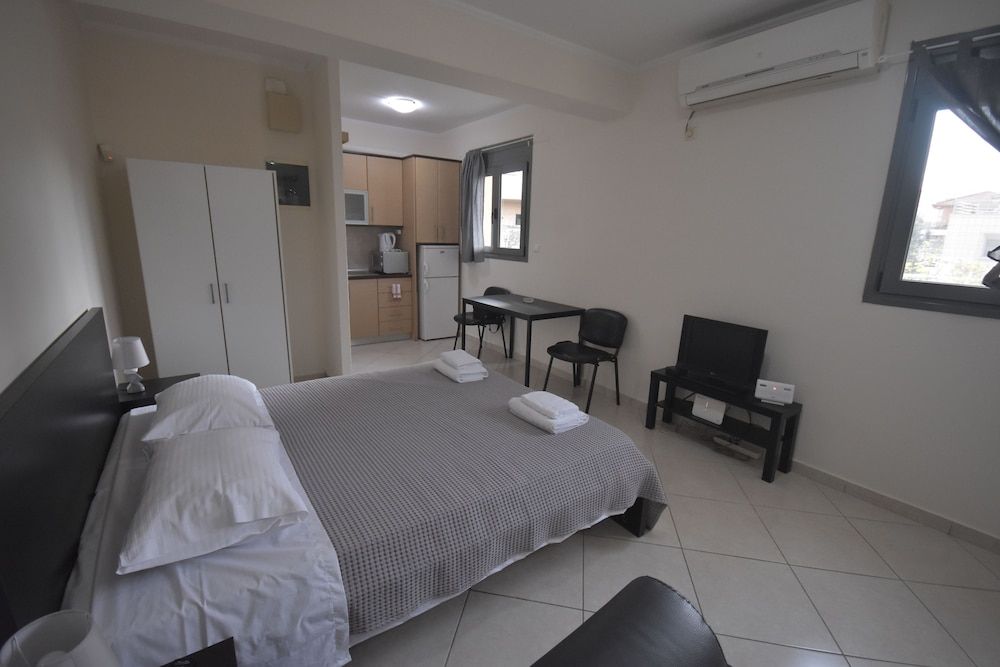 AVR DELUXE SUITES 4 AIRPORT FREE SHUTTLE Studio 9