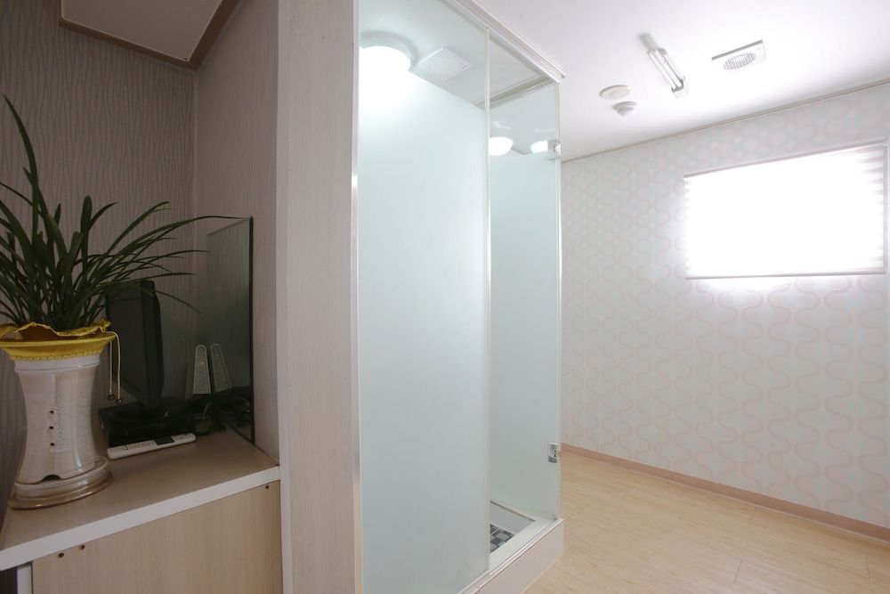 K-Pop Residence Myeong Dong Double Room 8