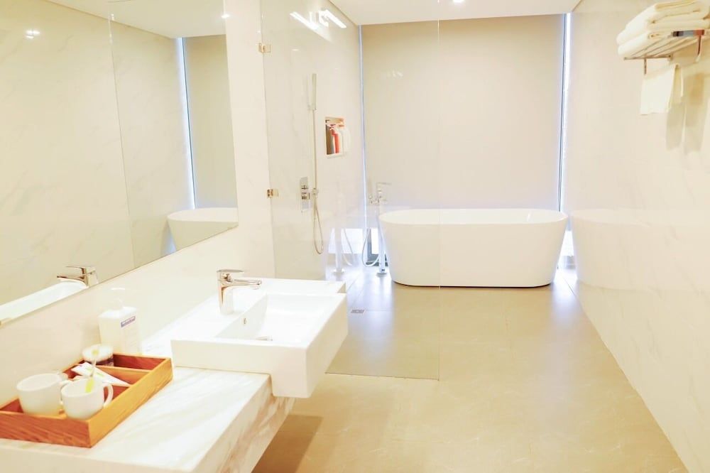 Villa CBT Flamingo Dai Lai Luxury Villa, 4 Bedrooms, Smoking, Hill View 14