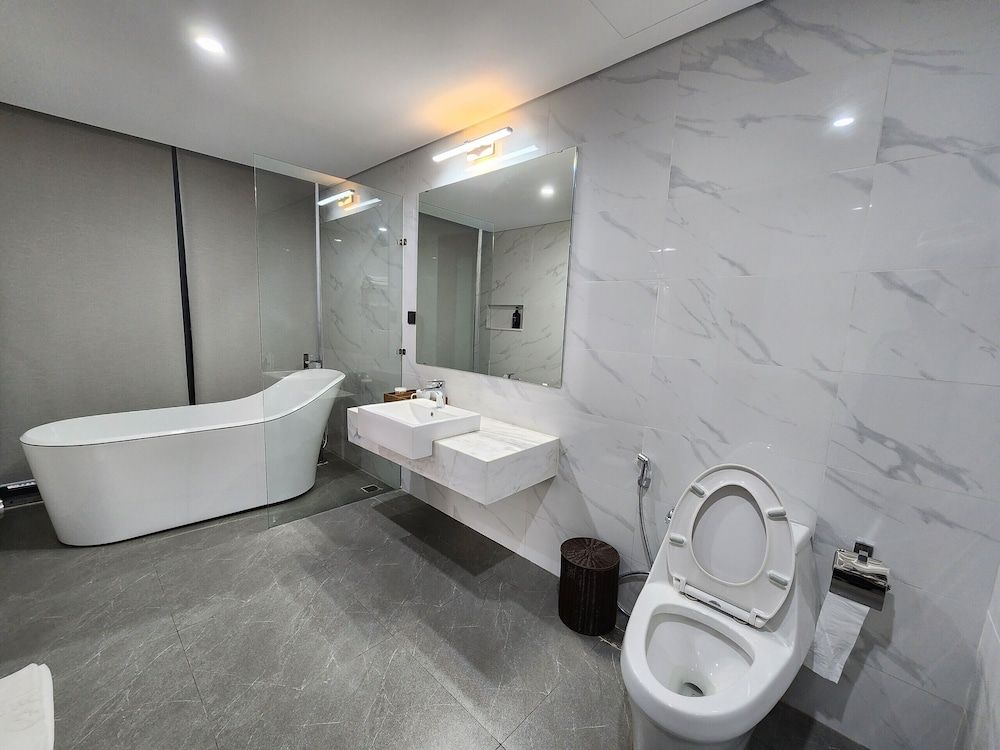 Villa CBT Flamingo Dai Lai Luxury Villa, 4 Bedrooms, Smoking, Hill View 21