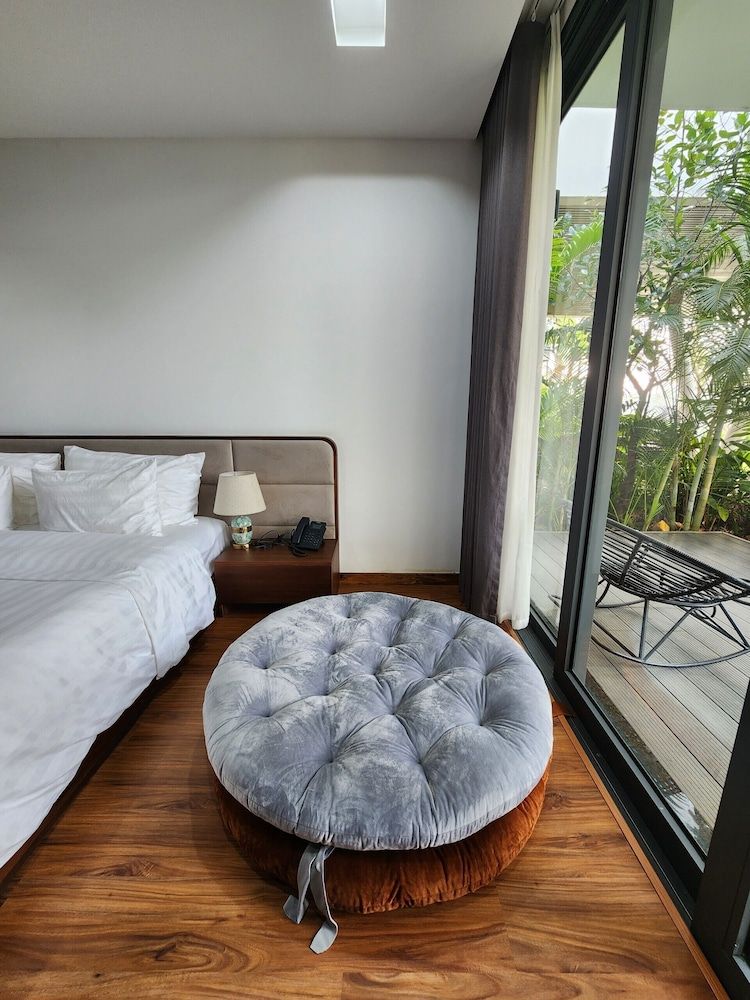 Villa CBT Flamingo Dai Lai Luxury Villa, 4 Bedrooms, Smoking, Hill View 7