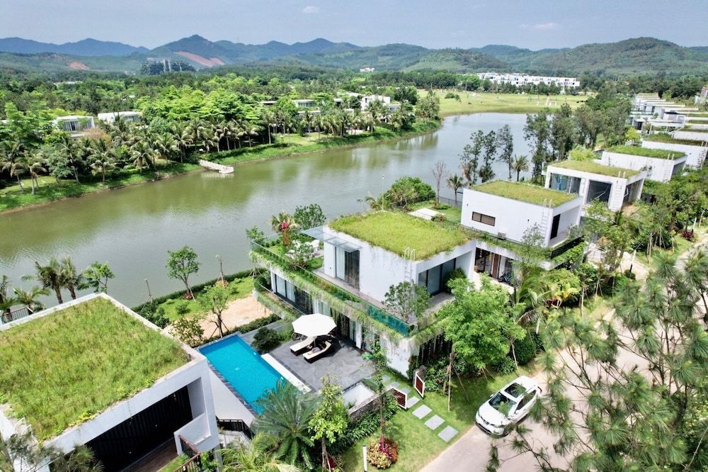 Villa CBT Flamingo Dai Lai Luxury Villa, 4 Bedrooms, Smoking, Hill View 13