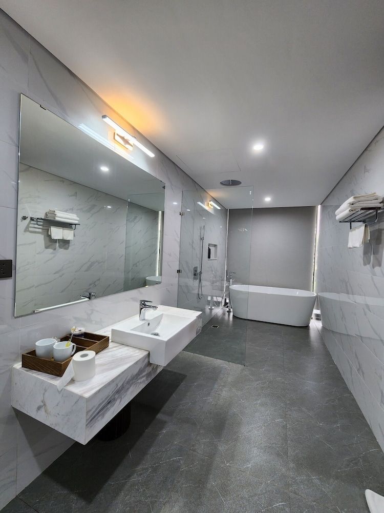 Villa CBT Flamingo Dai Lai Luxury Villa, 4 Bedrooms, Smoking, Hill View 15