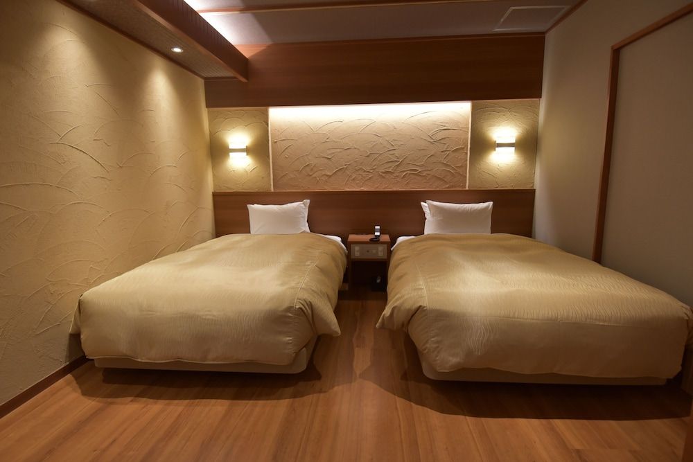403 Suite Japanese and Twin Bed Room with Silver Open-air Hot Springs, Non Smoking