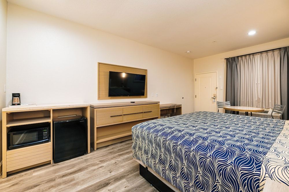 Deluxe Room, 1 King Bed