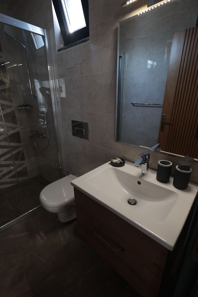 Tasliman Otel Deluxe Quadruple Room 4