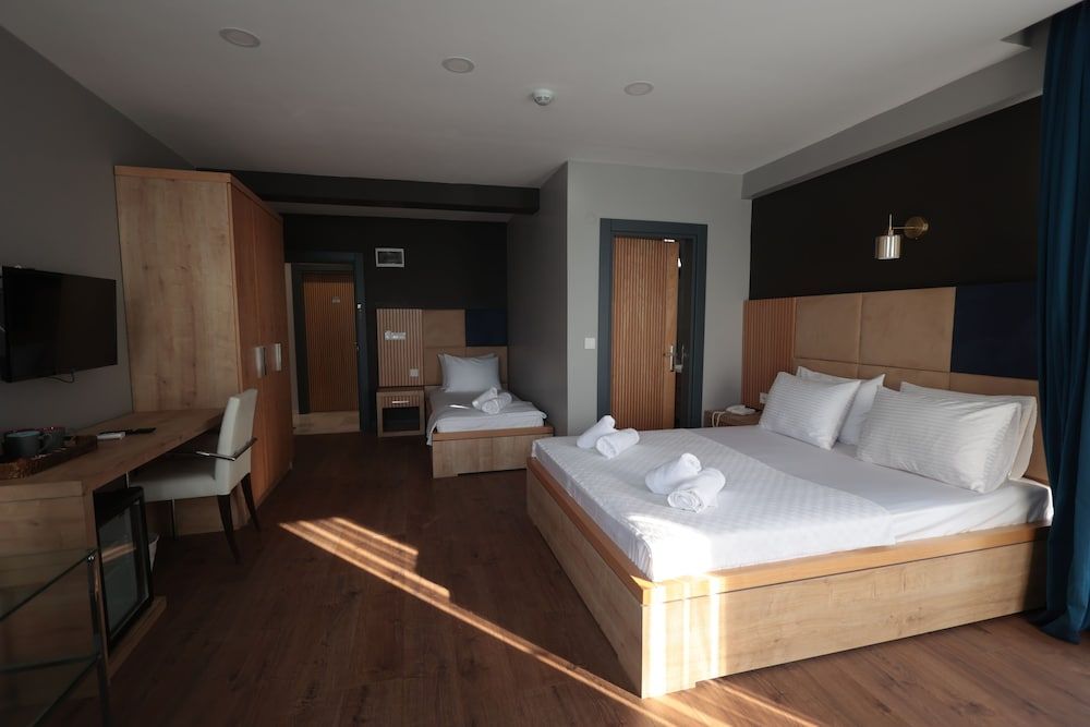 Tasliman Otel Deluxe Triple Room