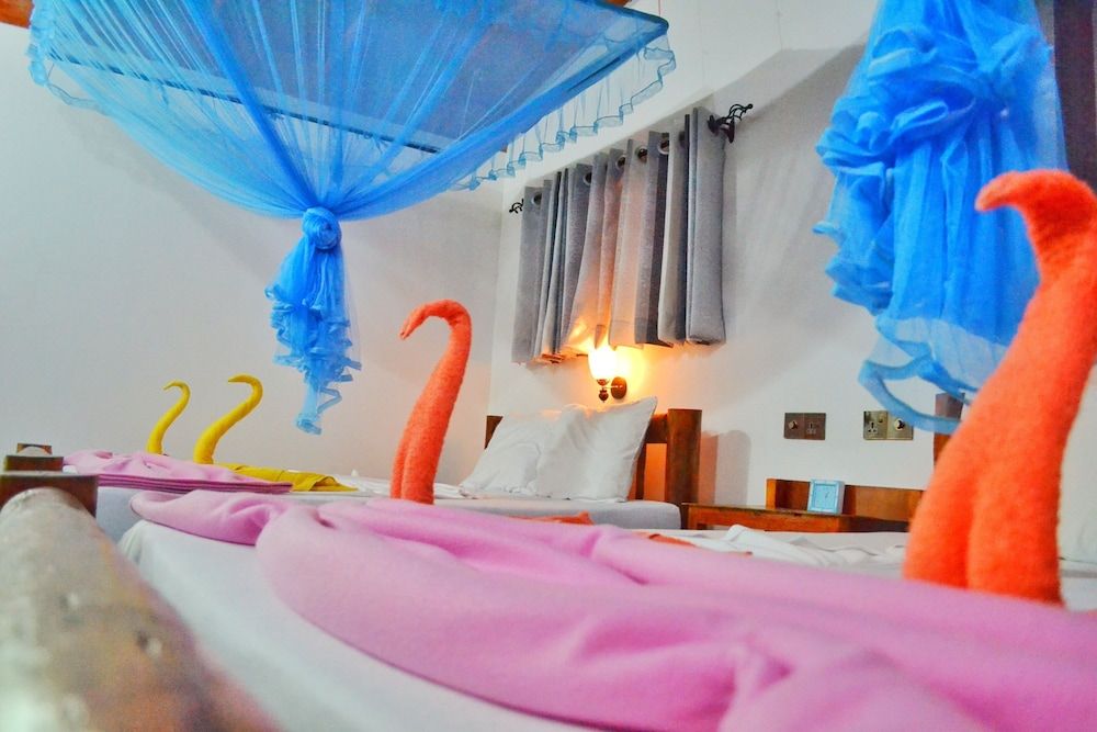 Rainbow Sky Cottage Ella Family Room, 1 Bedroom, Non Smoking, Mountain View 2