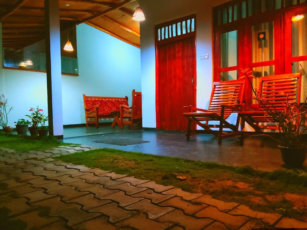 Rainbow Sky Cottage Ella Deluxe Triple Room 8