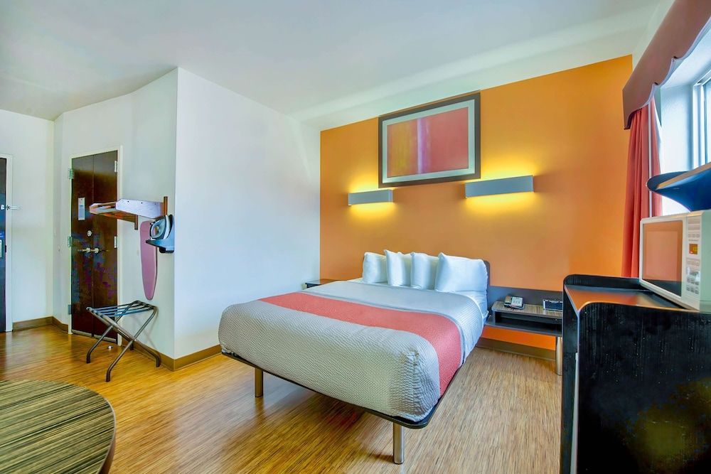 Motel 6 Eagle Pass, TX - Lakeside