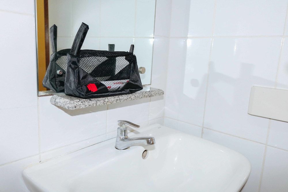 RedDoorz @ MJ Cuenco Avenue Cebu Standard Double Room 9