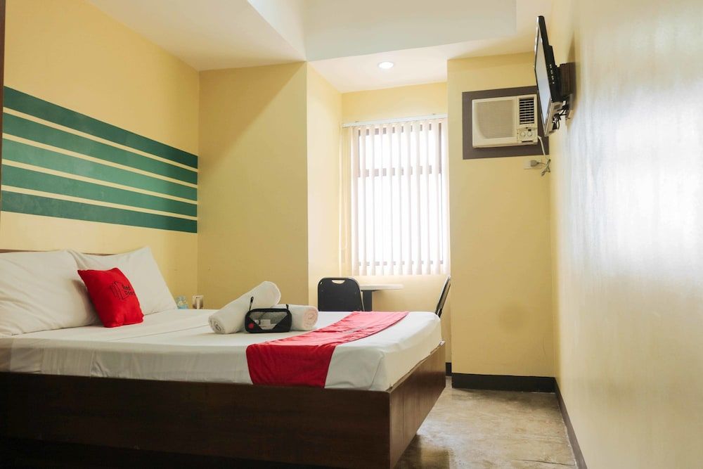 RedDoorz @ MJ Cuenco Avenue Cebu Deluxe Room 3