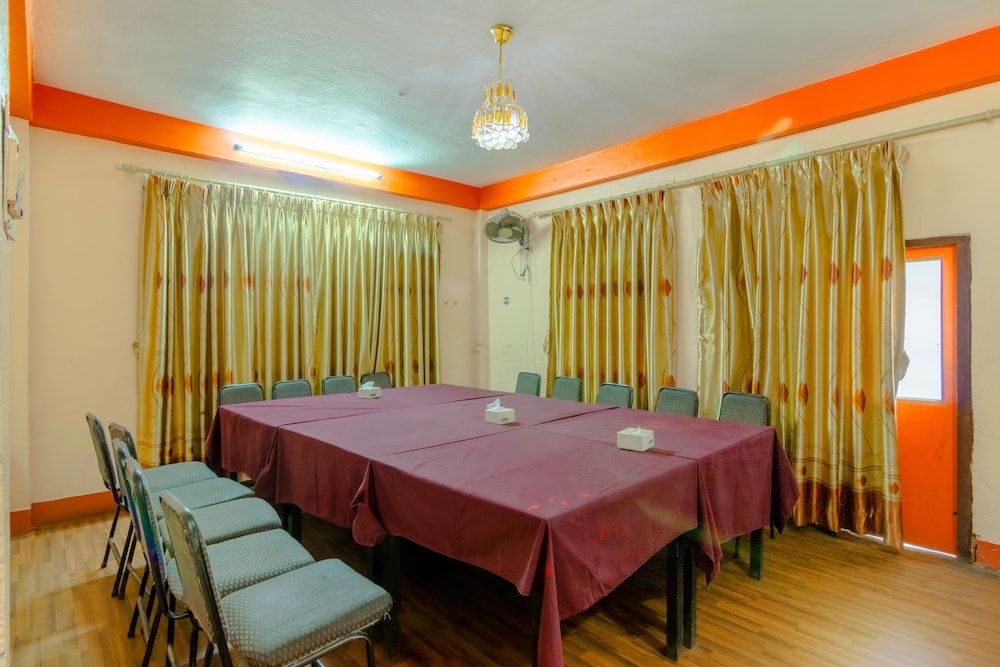 undefined Hotel River Holiday Inn 4