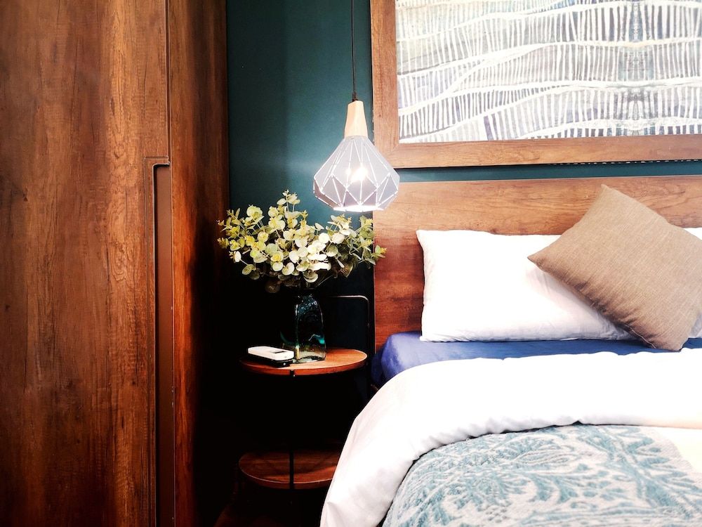 Benzen Boutique Stays Hostel and Apartment Design Double Room, 1 Queen Bed, Patio, River View 8