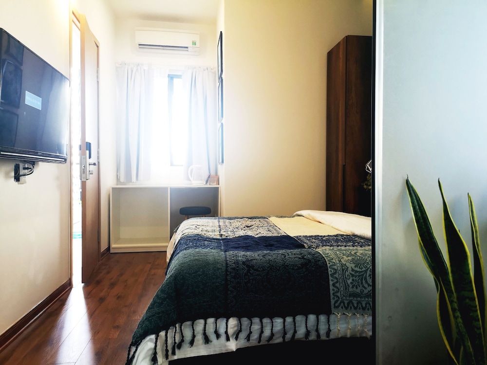 Benzen Boutique Stays Hostel and Apartment Design Double Room, 1 Queen Bed, Patio, River View