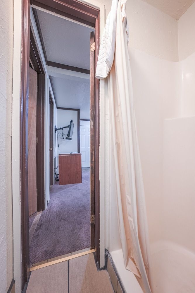 Oyo Hotel Portland Or Near Airport Suite, 2 Bedrooms 18