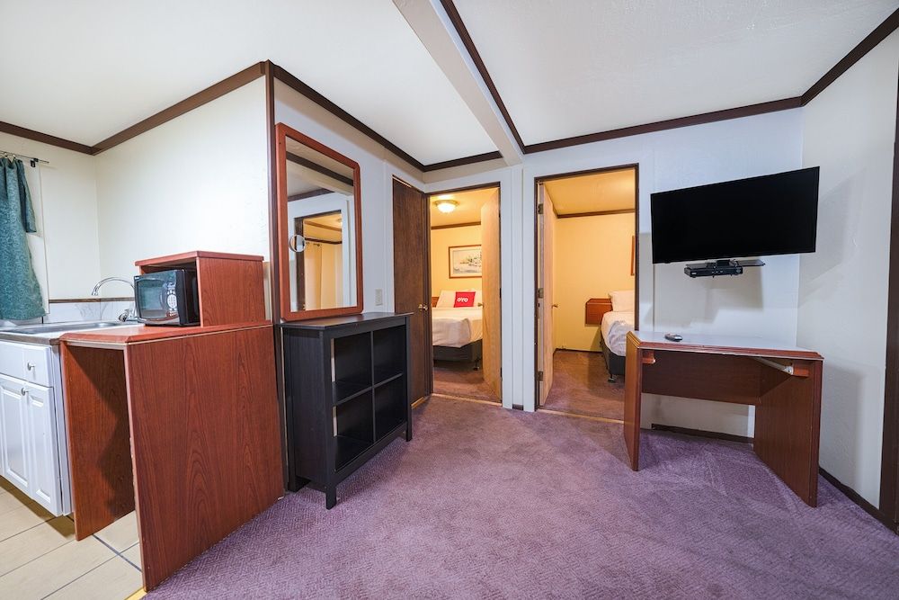 Oyo Hotel Portland Or Near Airport Suite, 2 Bedrooms 14