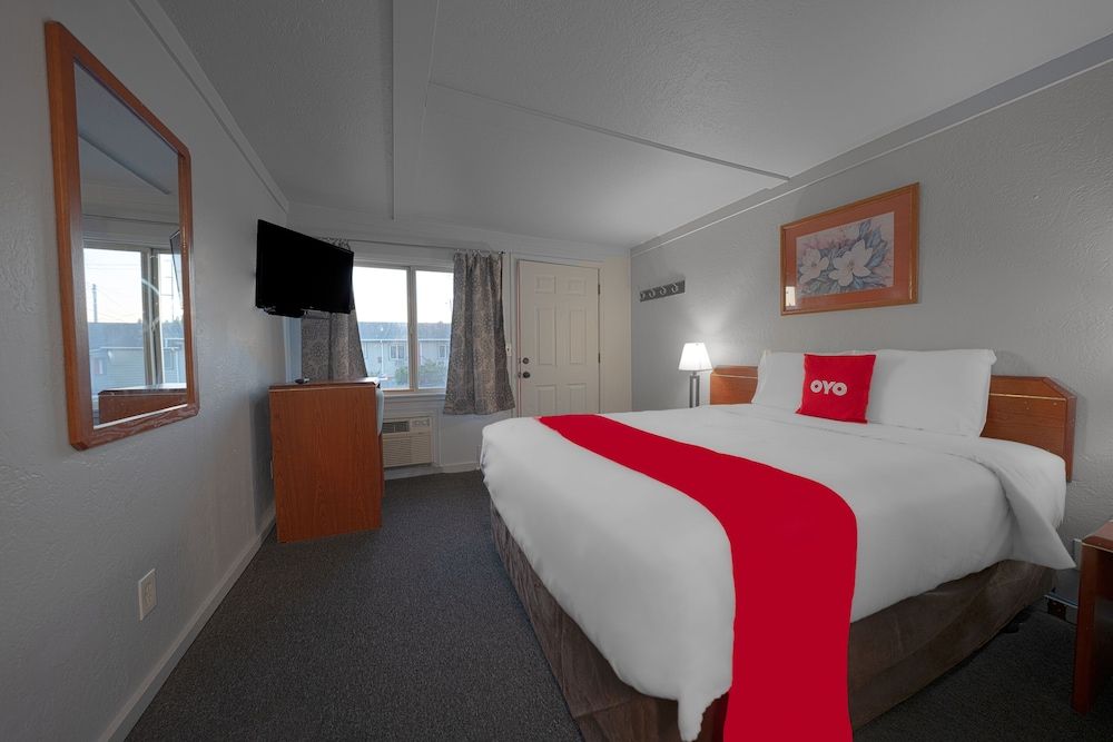 Oyo Hotel Portland Or Near Airport Room, 1 Queen Bed 2