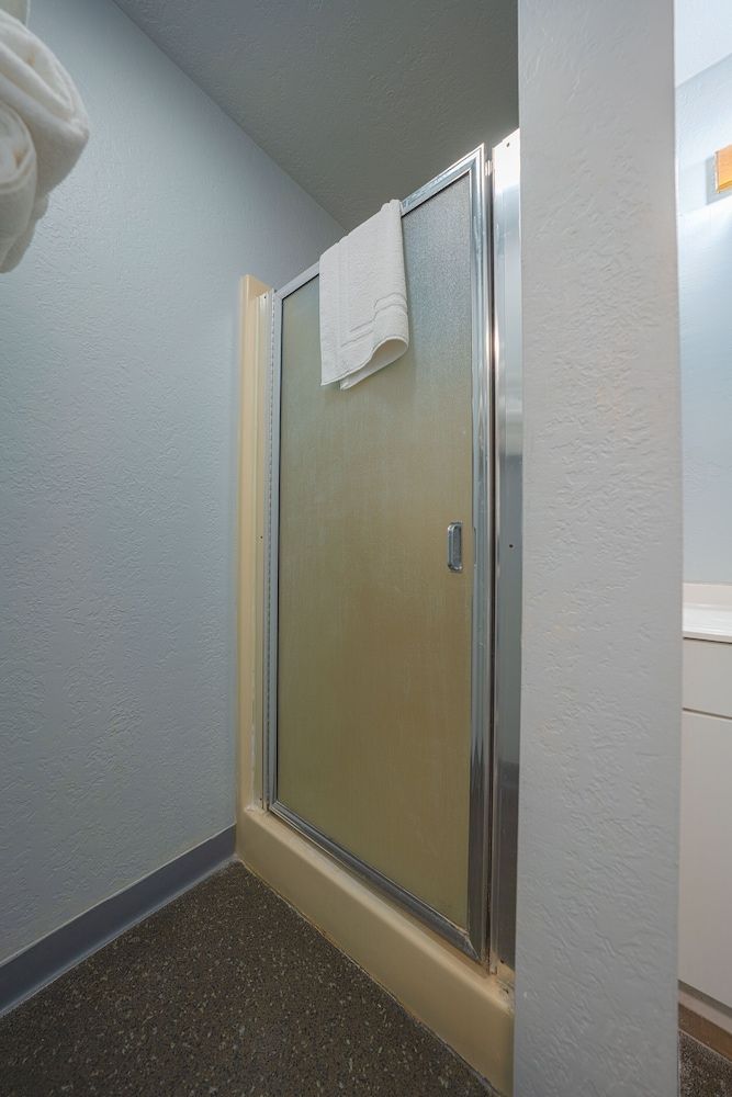 Oyo Hotel Portland Or Near Airport Room, 1 Queen Bed 8