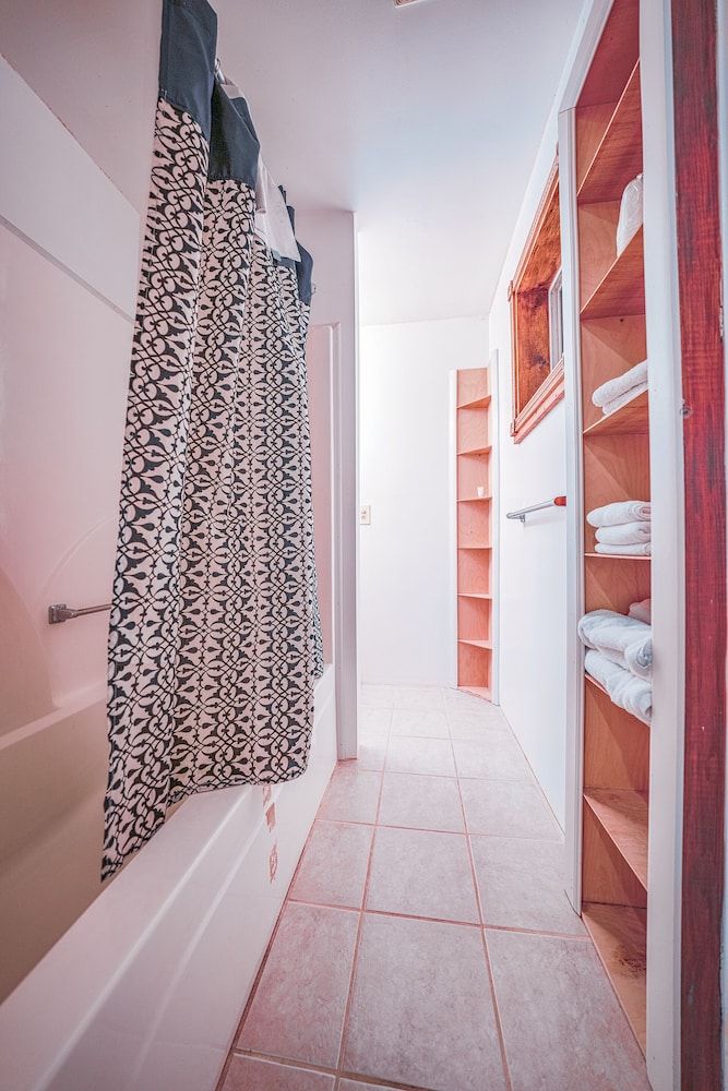 Oyo Hotel Portland Or Near Airport Room, 2 Queen Beds 9