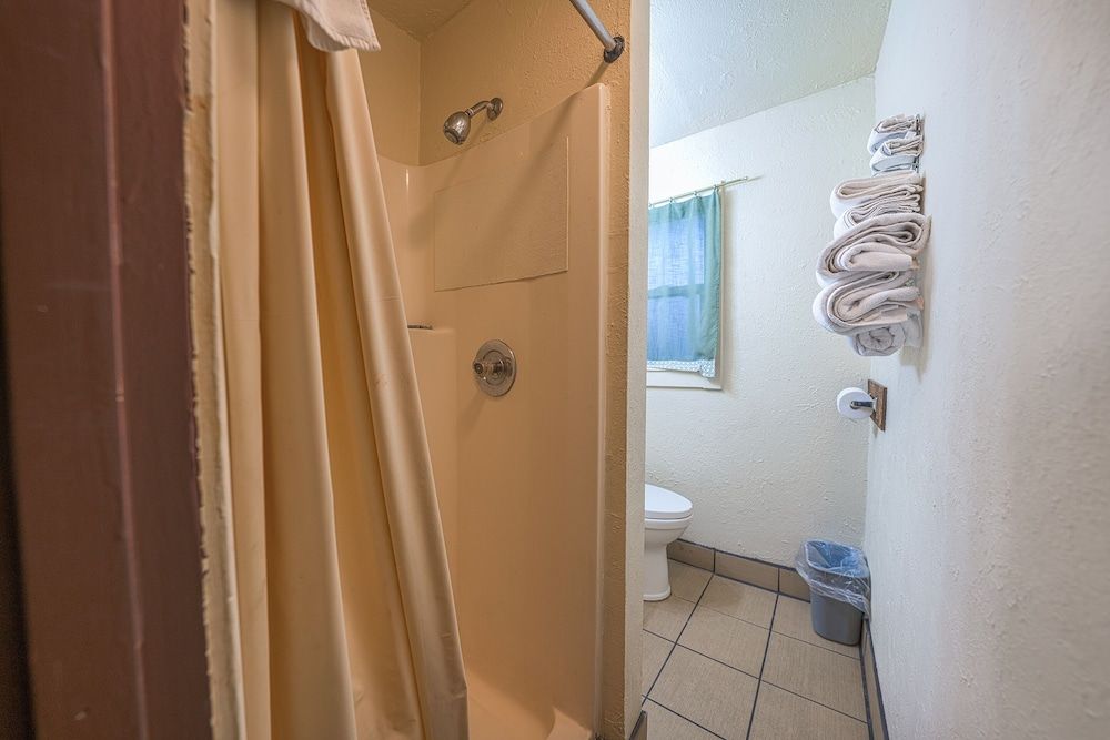 Oyo Hotel Portland Or Near Airport Suite, 2 Bedrooms 12