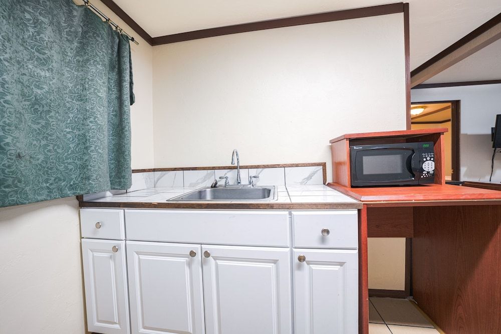 Oyo Hotel Portland Or Near Airport Suite, 2 Bedrooms 9