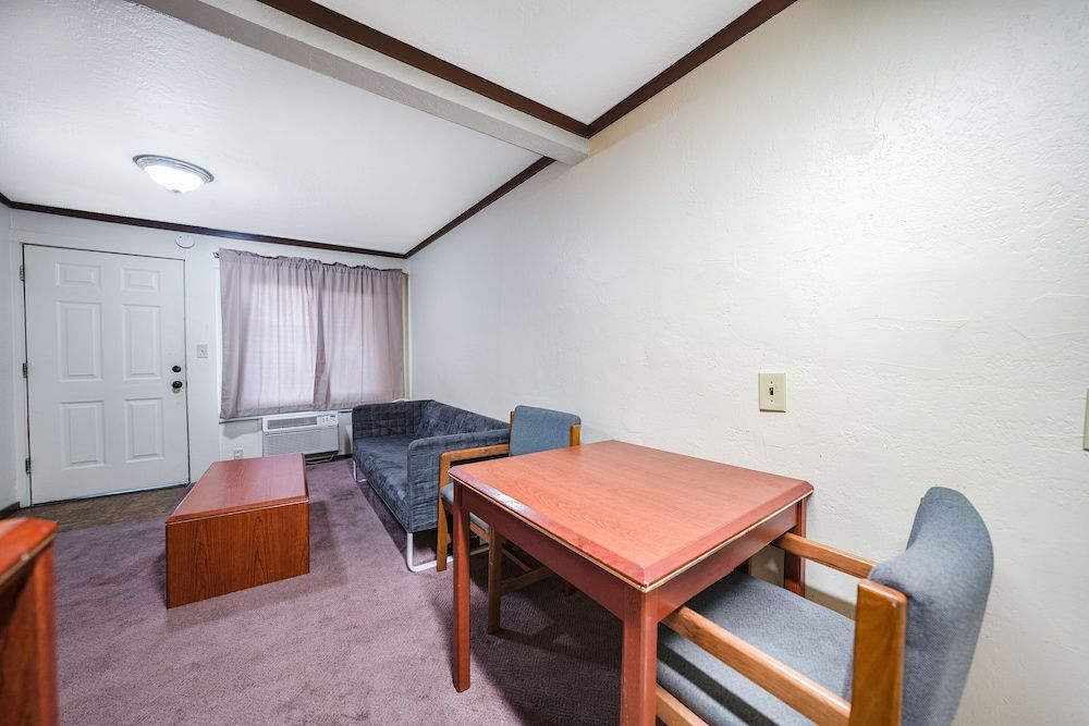 Oyo Hotel Portland Or Near Airport Suite, 2 Bedrooms 16