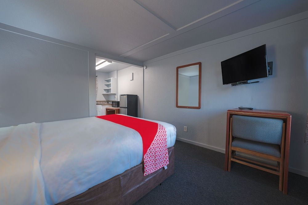 Oyo Hotel Portland Or Near Airport Room, 1 Queen Bed 3