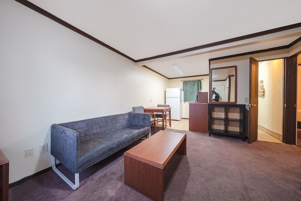 Oyo Hotel Portland Or Near Airport Suite, 2 Bedrooms 17