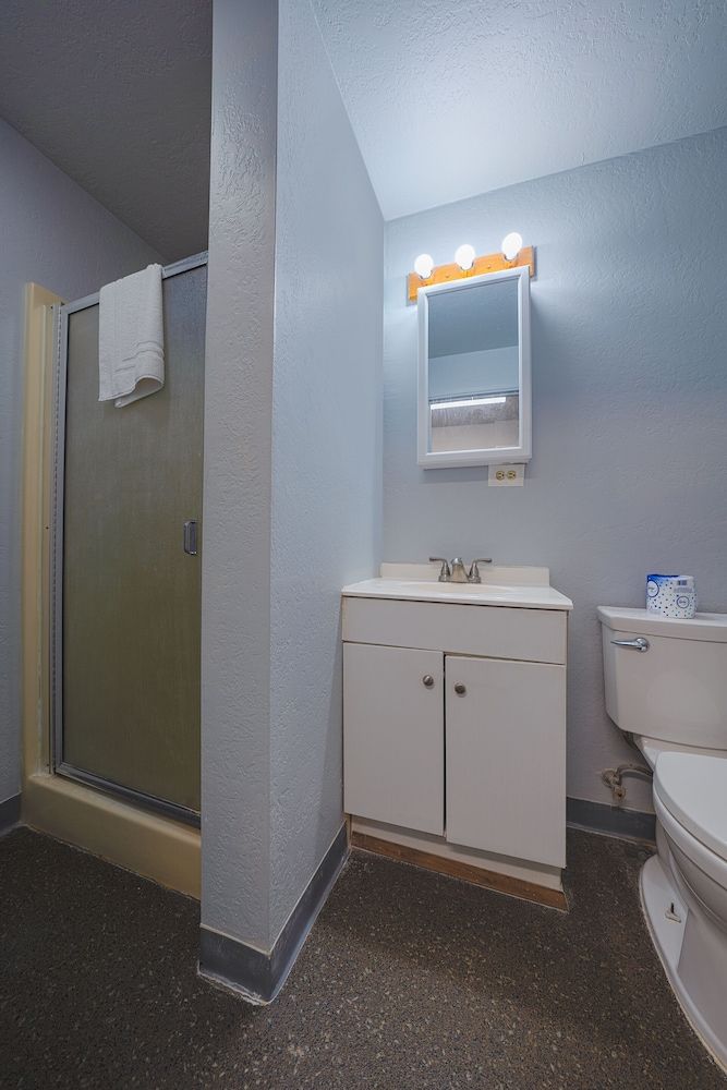 Oyo Hotel Portland Or Near Airport Room, 1 Queen Bed 6