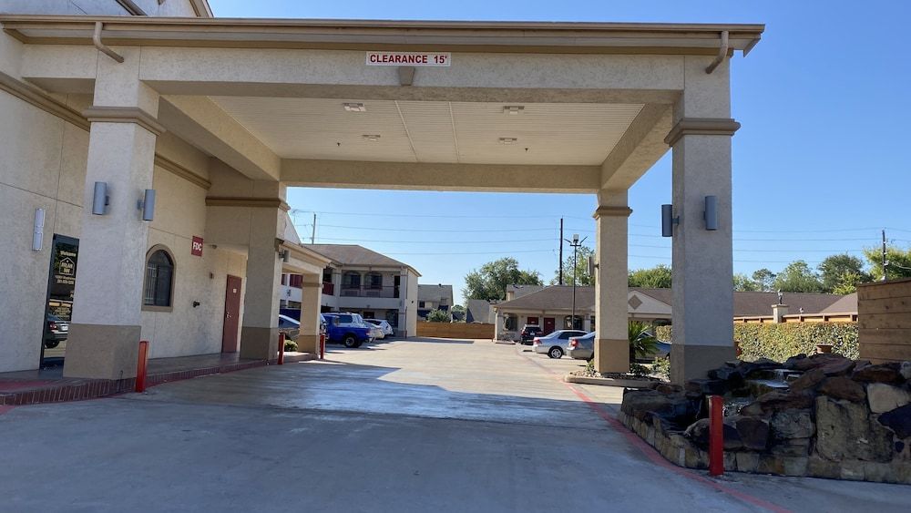 undefined Palace Inn Westheimer 3