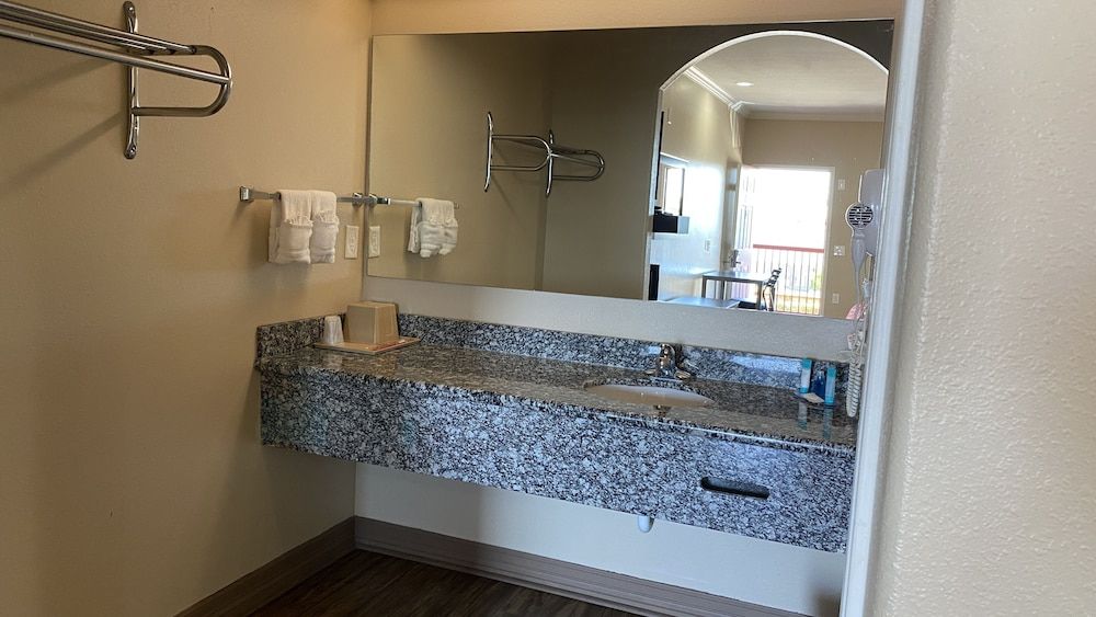 undefined Palace Inn Westheimer 10