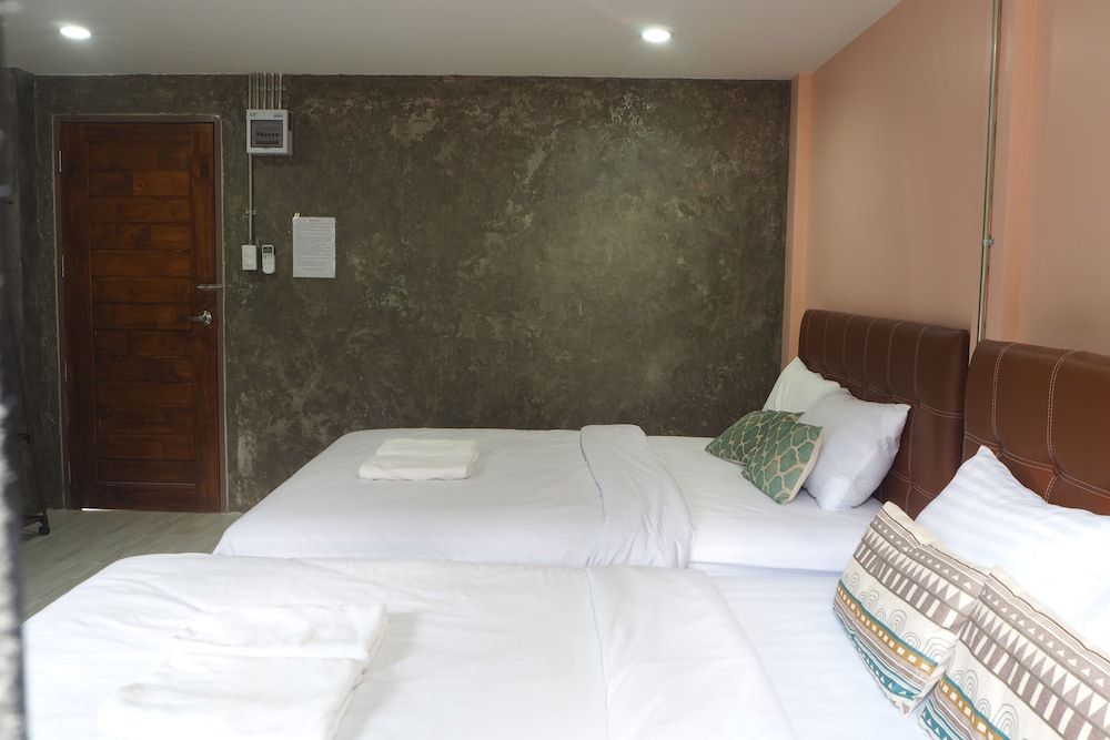 Ban Kaeng Resort Quadruple Room 9